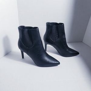 DREAM PAIRS CHELSEA STYLE HIGH HEEL BOOT SIZE 5.5